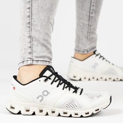 On Running Cloud X - Lage sneakers - Wit