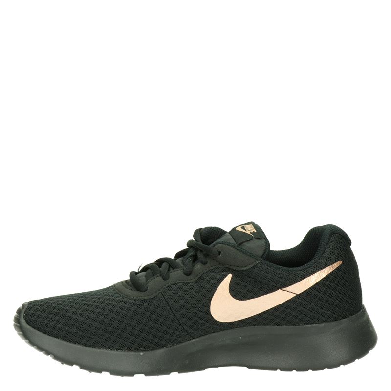 Nike Tanjun - Lage sneakers voor dames - Zwart - Nelson.nl