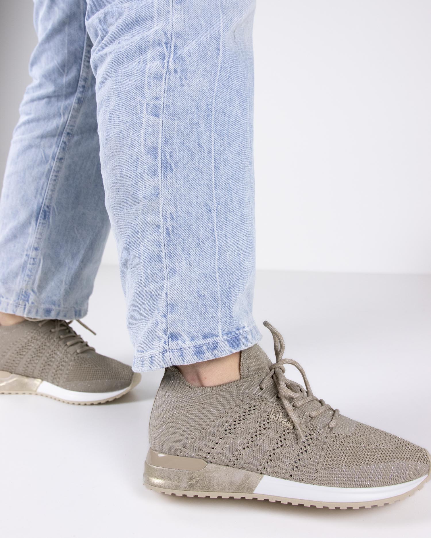 La Strada - Lage sneakers voor dames - Beige - Nelson.nl