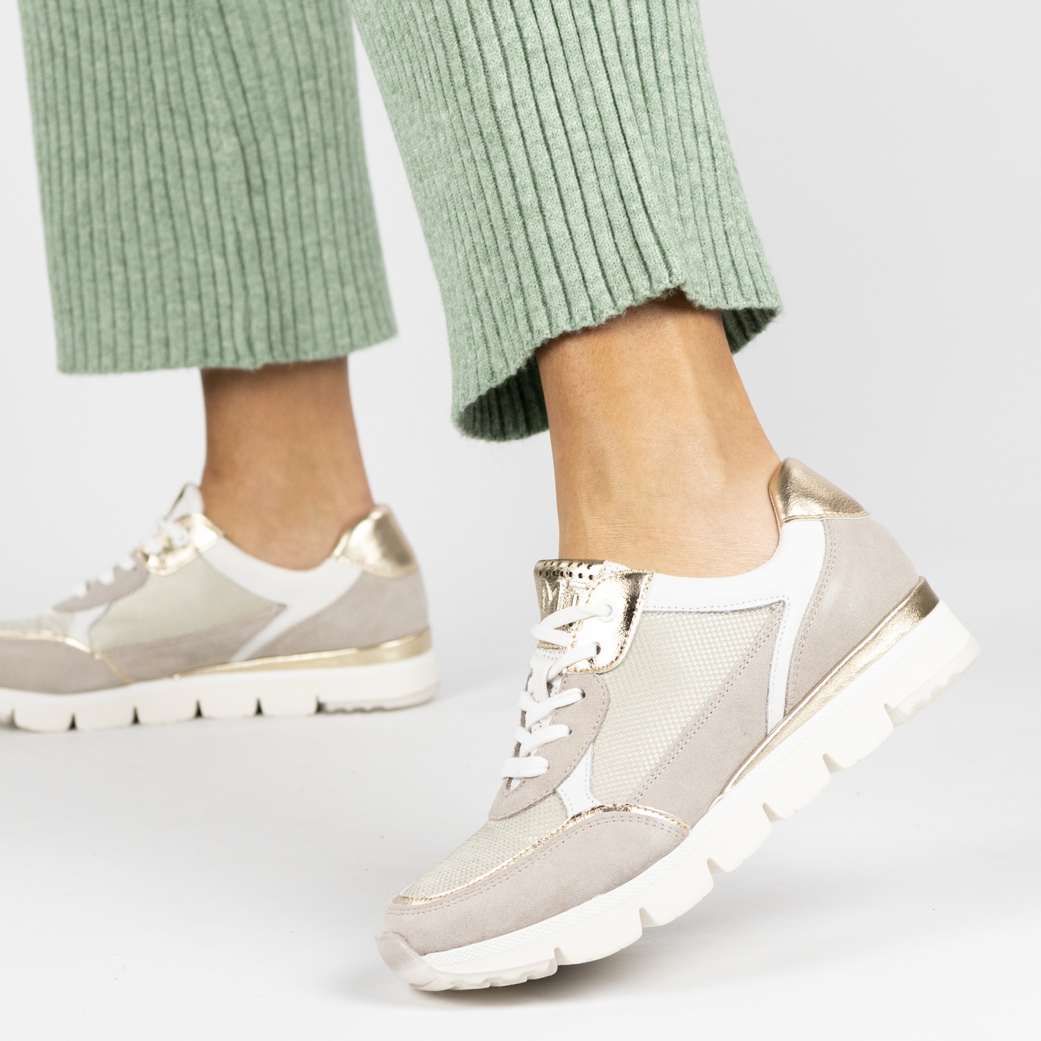 Witte sneakers van Marco Tozzi | BENT.be